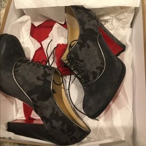 Christian Louboutin Camo 100 never worn